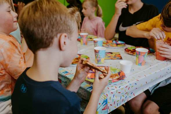 Zero Gravity | Birthday Table