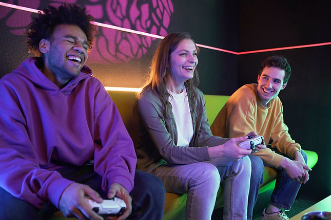 medium-shot-smiley-friends-playing-videogame.jpg