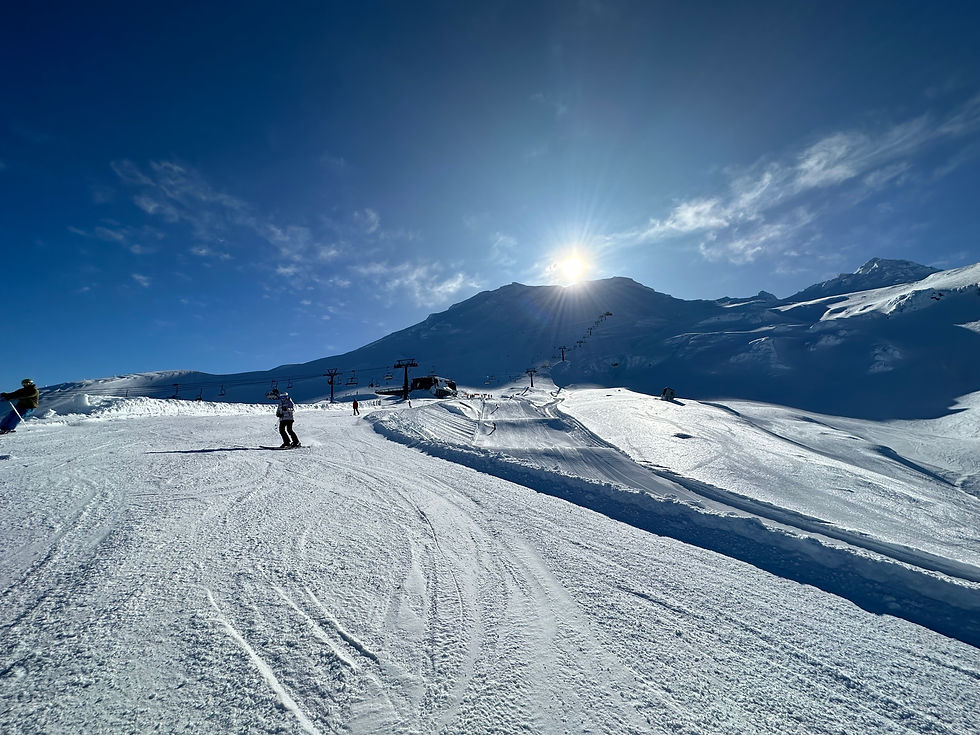 The Turoa midfield on a glorious day in 2023. Wide open space and amazing challenges for those that love snow sports.