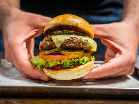 El famoso chef Gordon Ramsay abrirá un restaurante de hamburguesas en Chicago