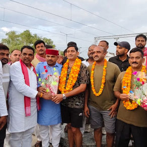 यादव महासभा के पदाधिकारियों ने!...फ़ौजियों को गाजीपुर रेलवे स्टेशन पर माला पहना कर किया भव्य स्वागत