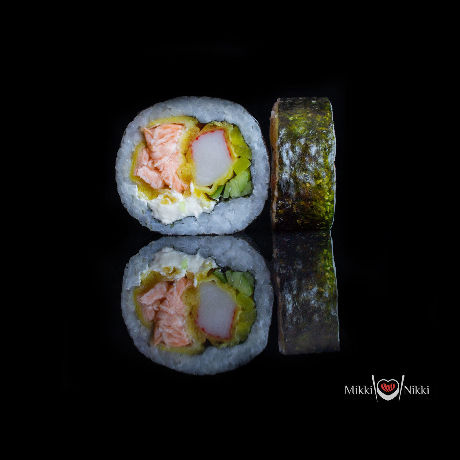 Roll 43 FUTOMAKI LOSOS Z KRAB.PALUSZKIEM W TEMPURZE ( 360g / 10szt )