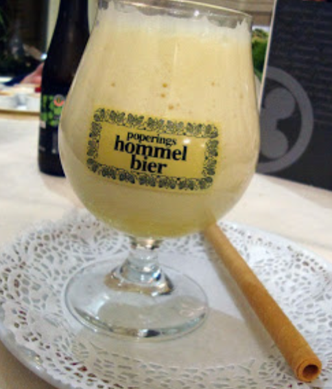 Sabayon, sobremesa belga à base de cerveja, ovos e açúcar.