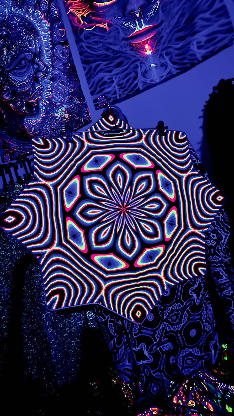 Illusionati Flow Star Blacklight Front View