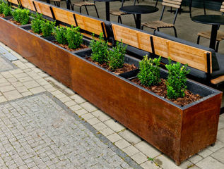 Jardinières Acier Corten,
pour la fermeture d'une terrasse de restaurant.