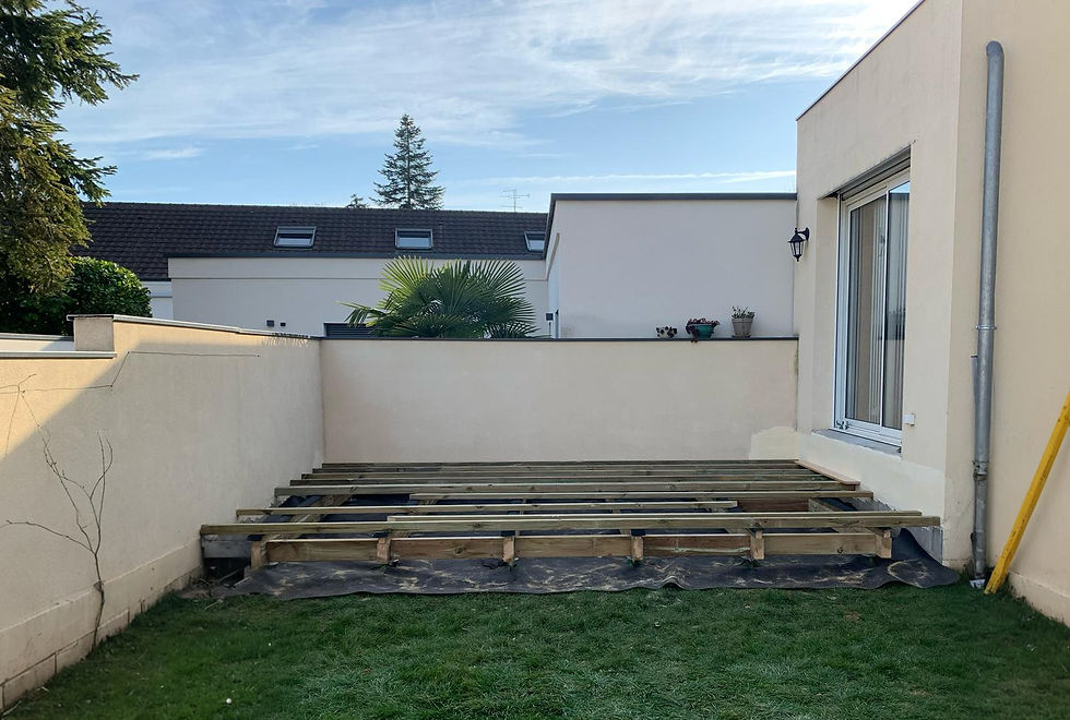 Pose de la structure de la terrasse