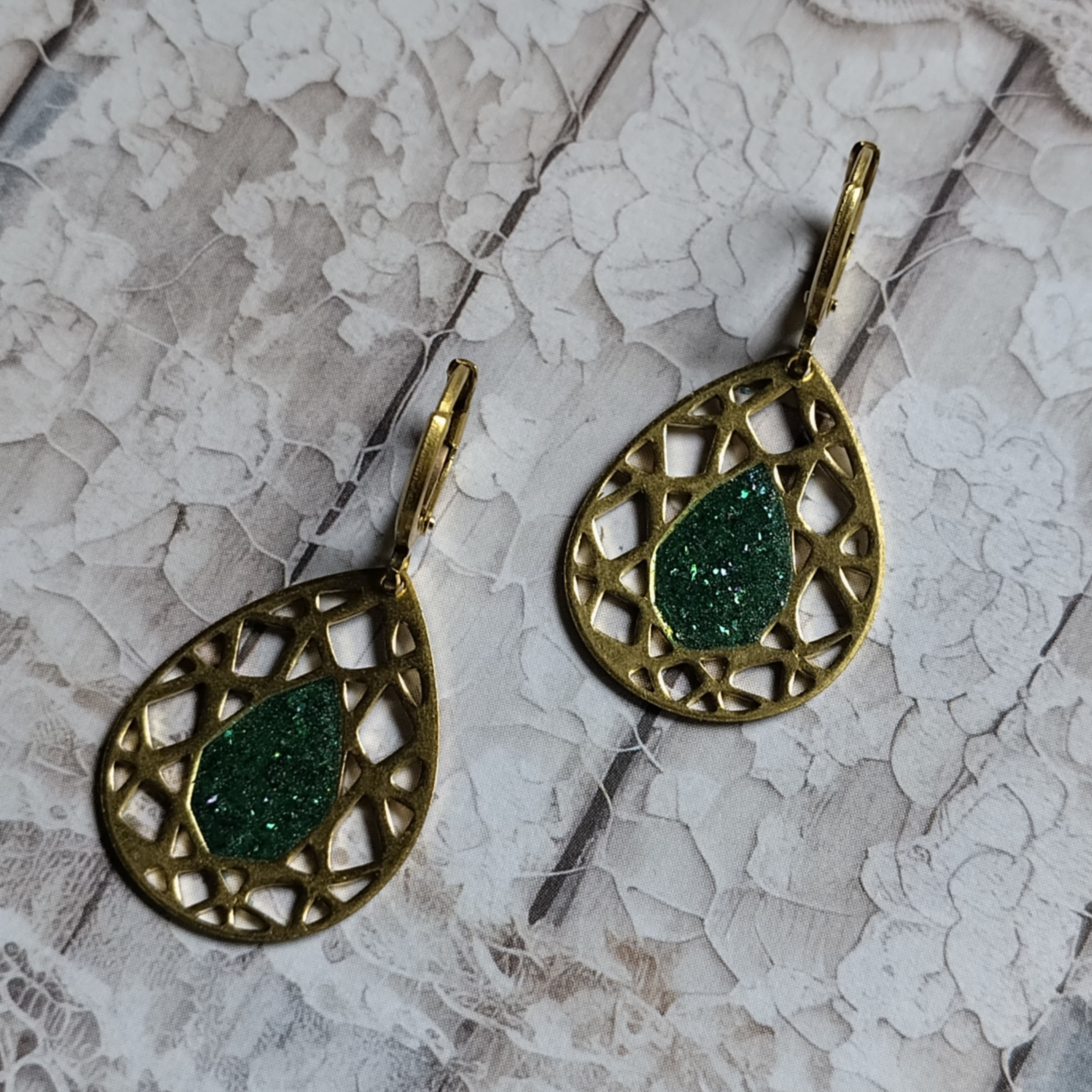 Little Gem earrings. Brass and Resin