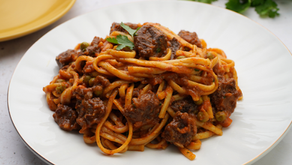 Tallarines con Carne y Salsa de Tomate