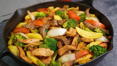 Beef, Chicken and Broccoli Stir-Fry: A Peruvian-Chinese Fusion Delight