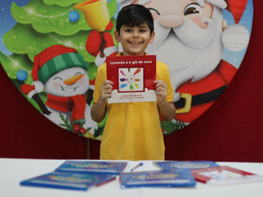 Lorenzo, de 9 anos, lança seu primeiro livro na escola CAIC Prof. João Teixeira