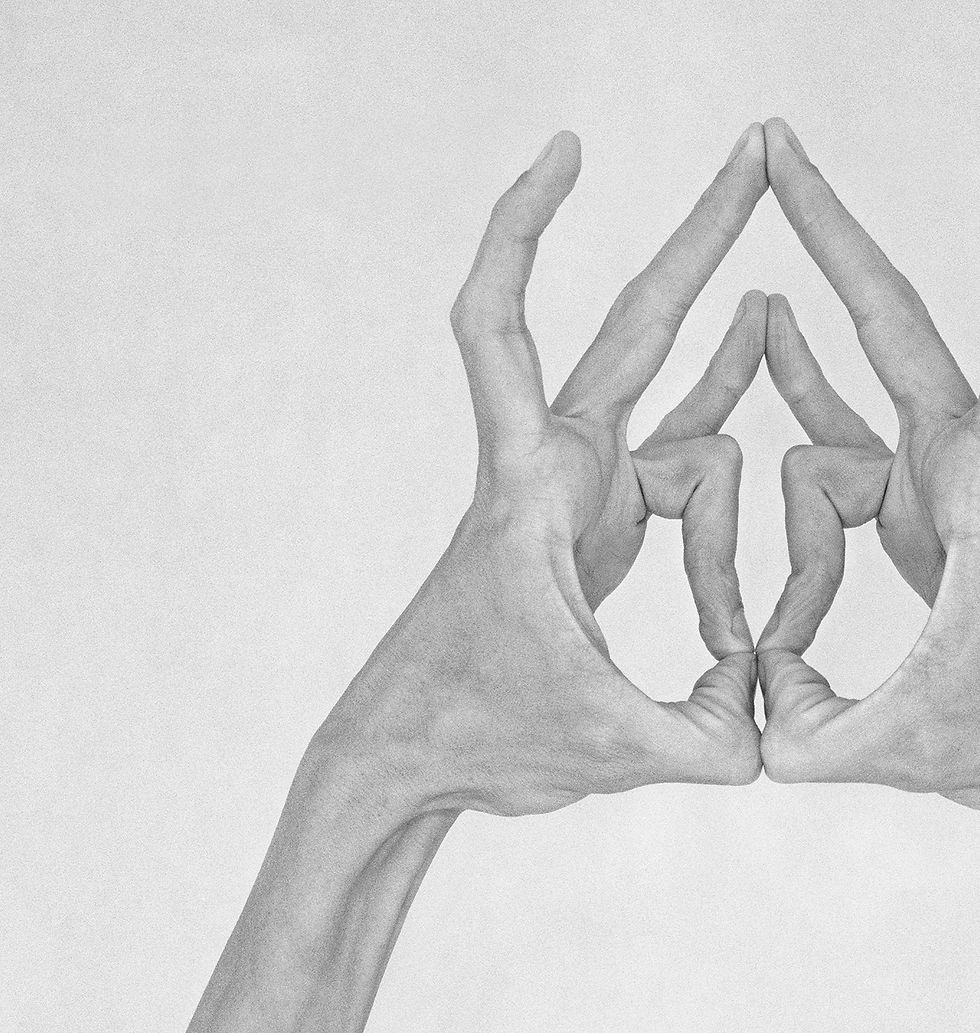 Chiromorphose Nico Baixas Hands people black and white fingers figurative circus Chiromorphose