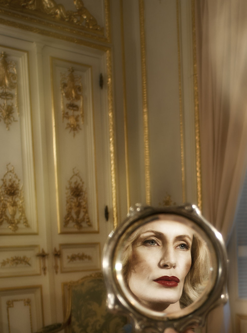 Thumbnail: Lèa Bon Photography Color portrait figurative fashion contemporary