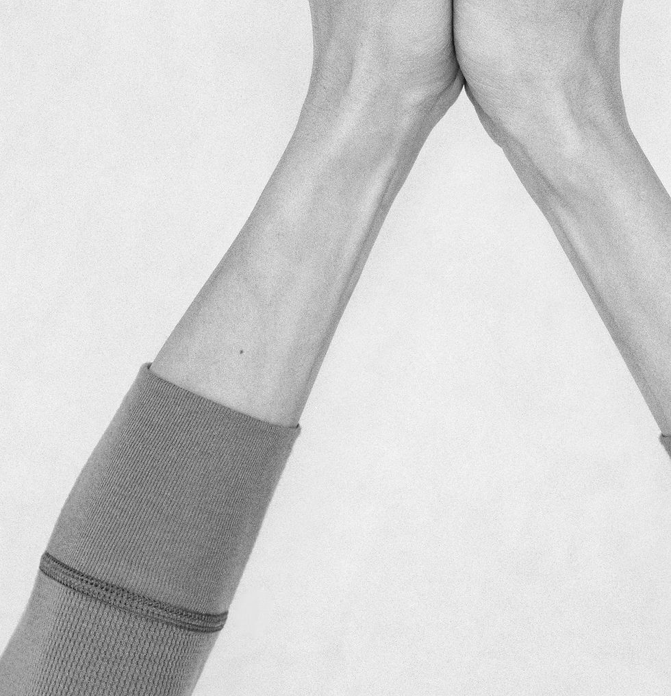 Thumbnail: Nico Baixas Hands people black and white fingers figurative circus Chiromorphose
