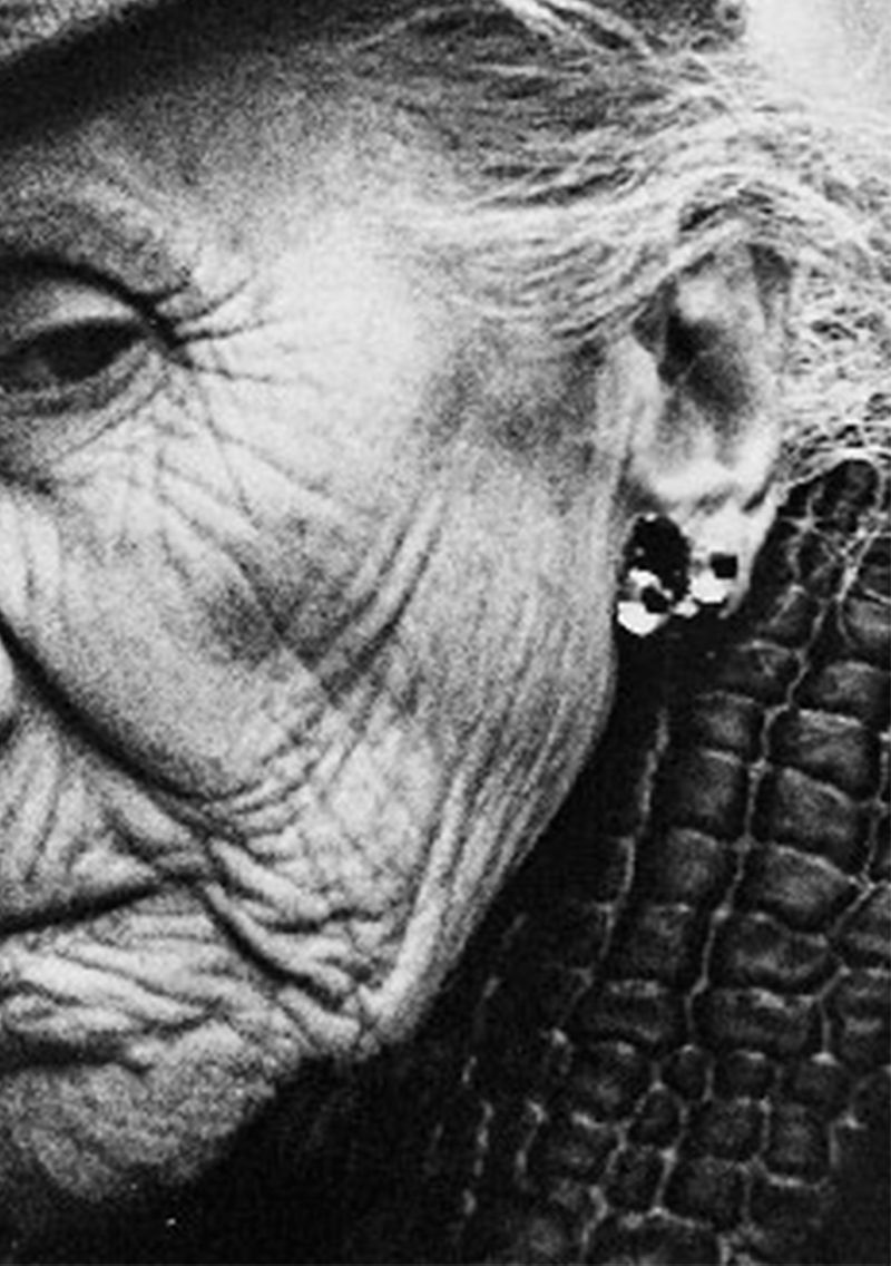 Thumbnail: Rue Mouffetard, 1964 Uwe Omerphotography photographer   figurative woman black and white