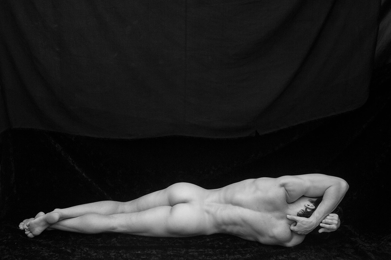 Ricky Cohete figurative male nude black and white portrait performance