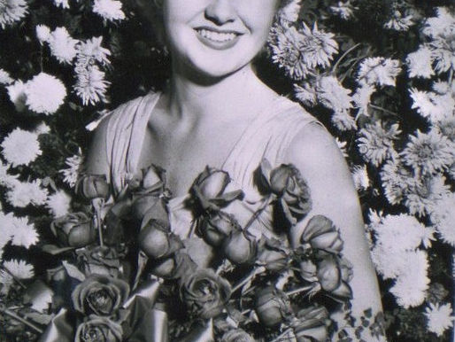 Dozen Rose royalty, July 2 parade