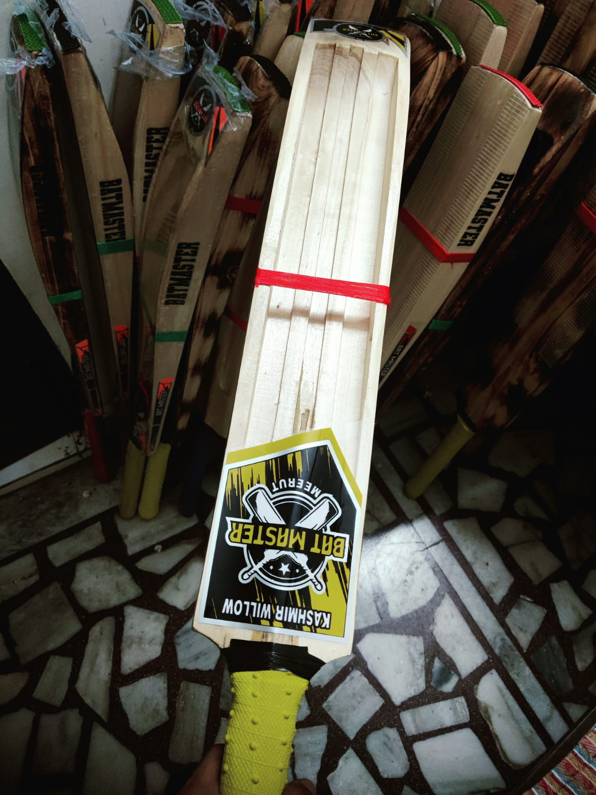 BAT MASTER Kashmir Willow Cricket Bat | 1050g | 35 Inch
