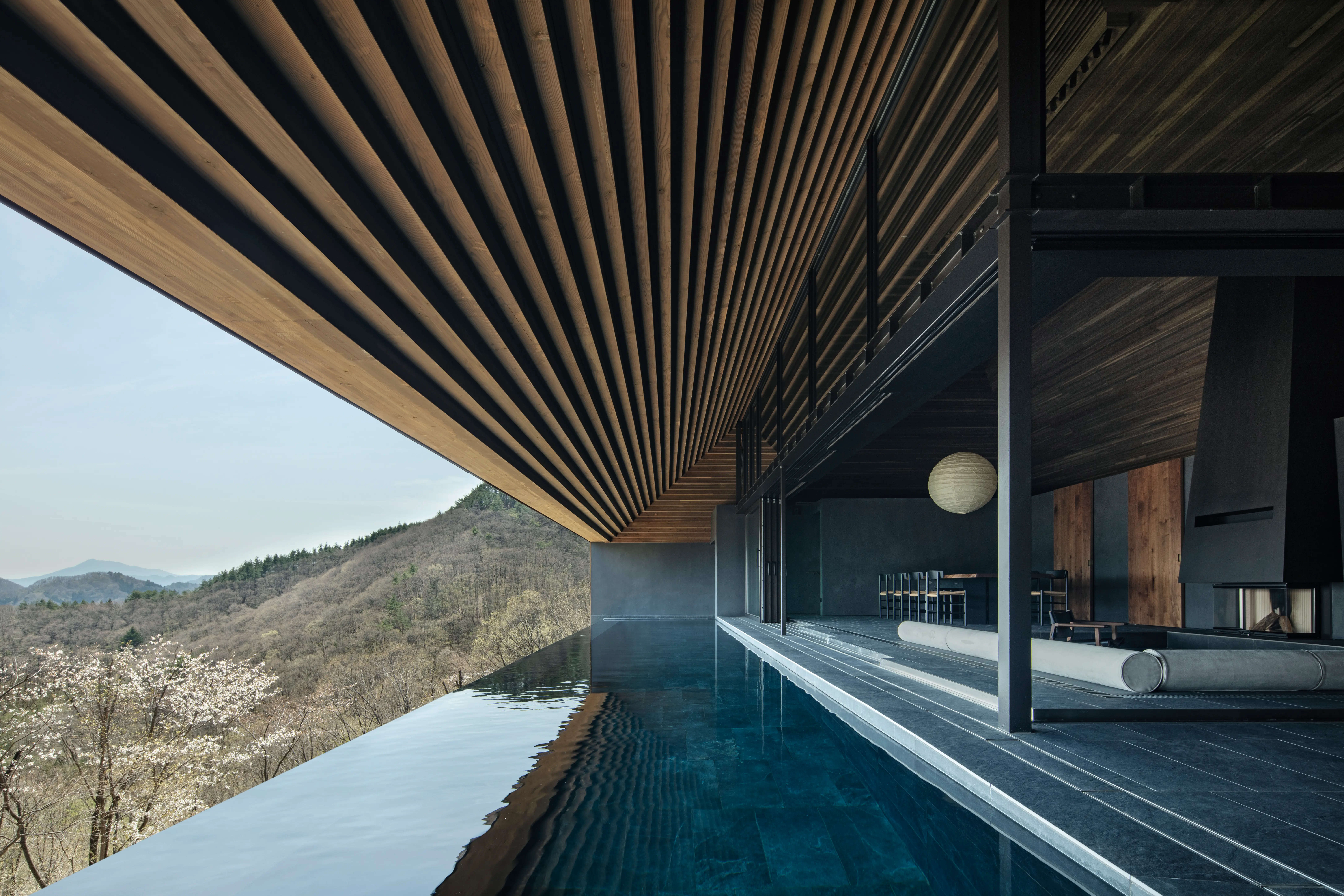 NOT A HOTEL MINAKAMI TOJI/モールテックス施工/オフィスTAKAHATA