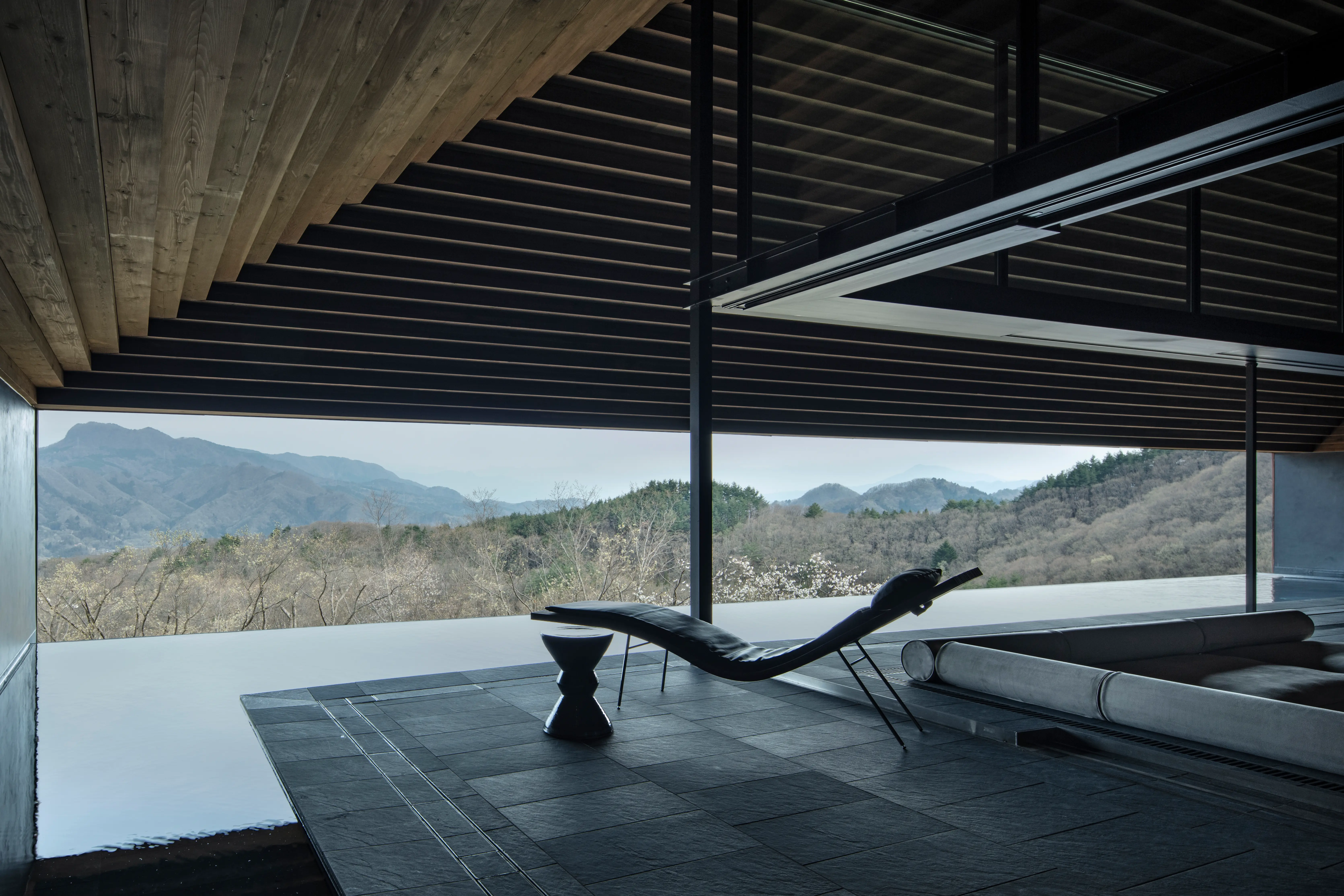 NOT A HOTEL MINAKAMI TOJI/モールテックス施工/オフィスTAKAHATA