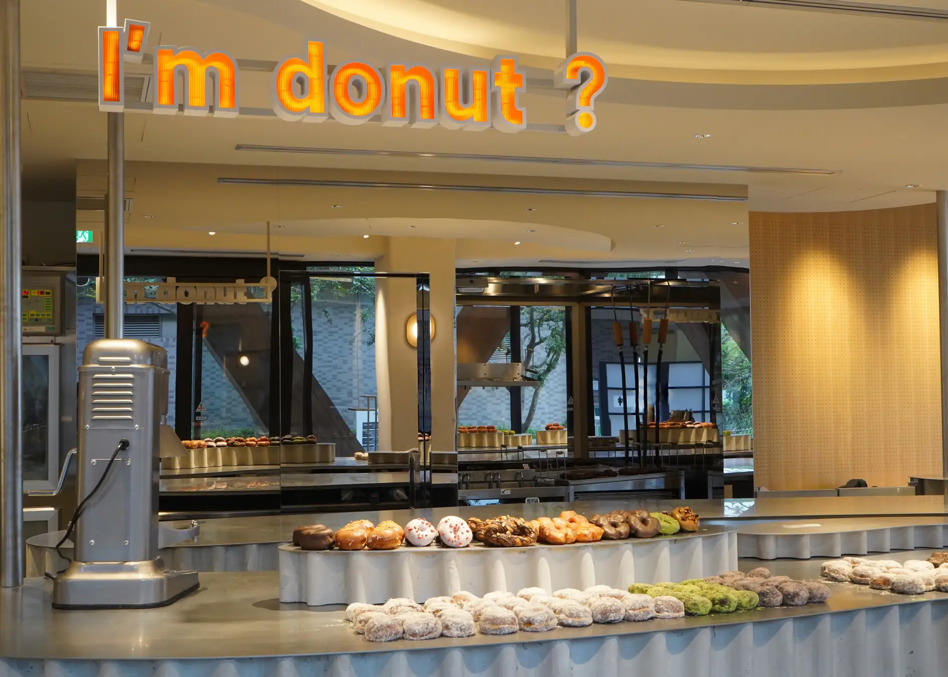 横浜ティンバーワーフにオープンした生ドーナツ専門店「I’m donut ?（アイムドーナツ？）」とベーカリーカフェ「dacō（ダコー）」 オフィスTAKAHATA施工事例