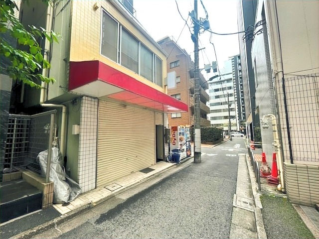 御成門にある店舗事務所　外観