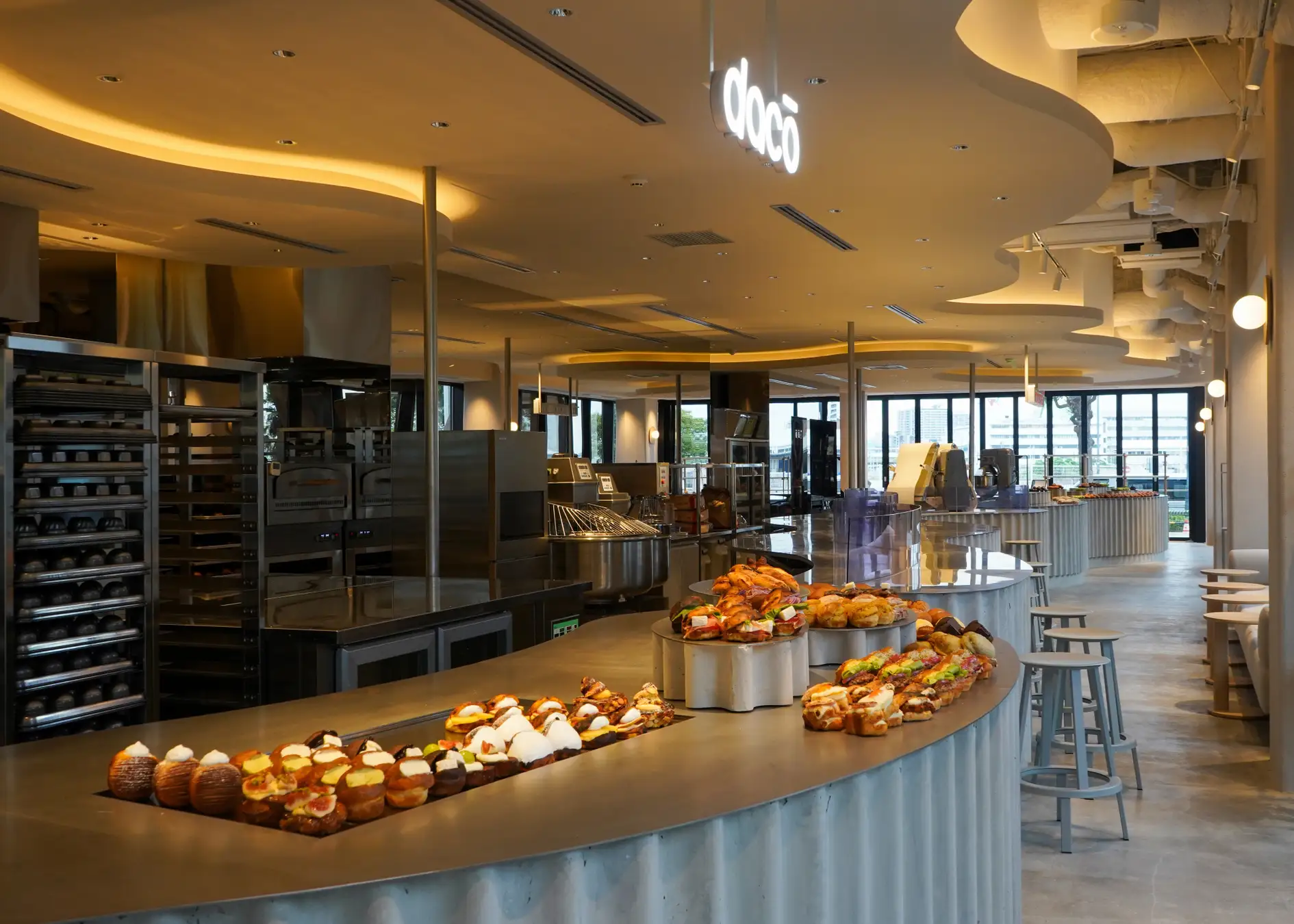 横浜ティンバーワーフにオープンした生ドーナツ専門店「I’m donut ?（アイムドーナツ？）」とベーカリーカフェ「dacō（ダコー）」 オフィスTAKAHATA施工事例 モールテックス