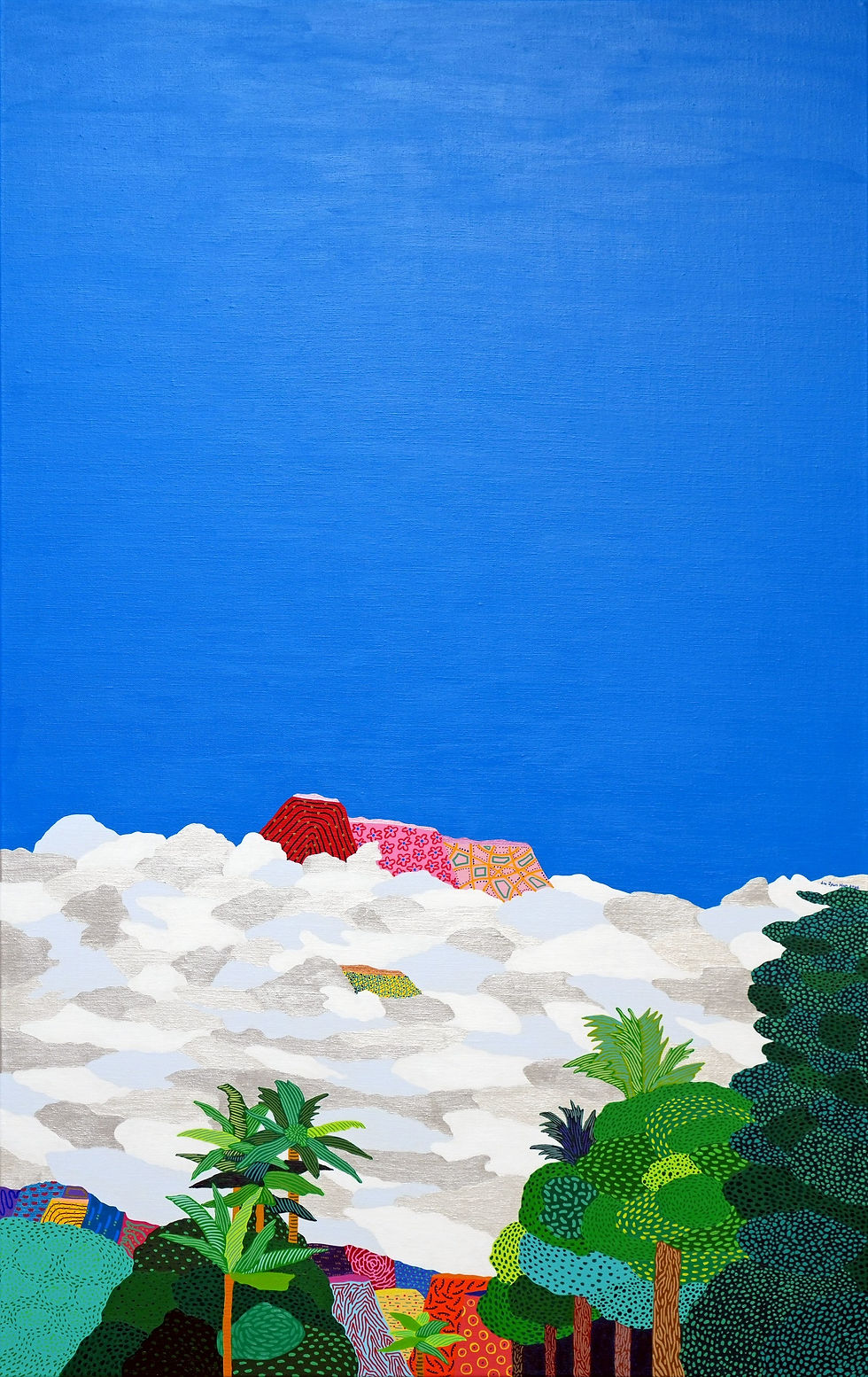 被雲擁抱的山