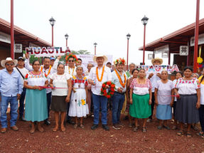 Gobierno de Hidalgo entrega dos paradores del Corredor Artesanal de la Huasteca en Huautla y Yahualica