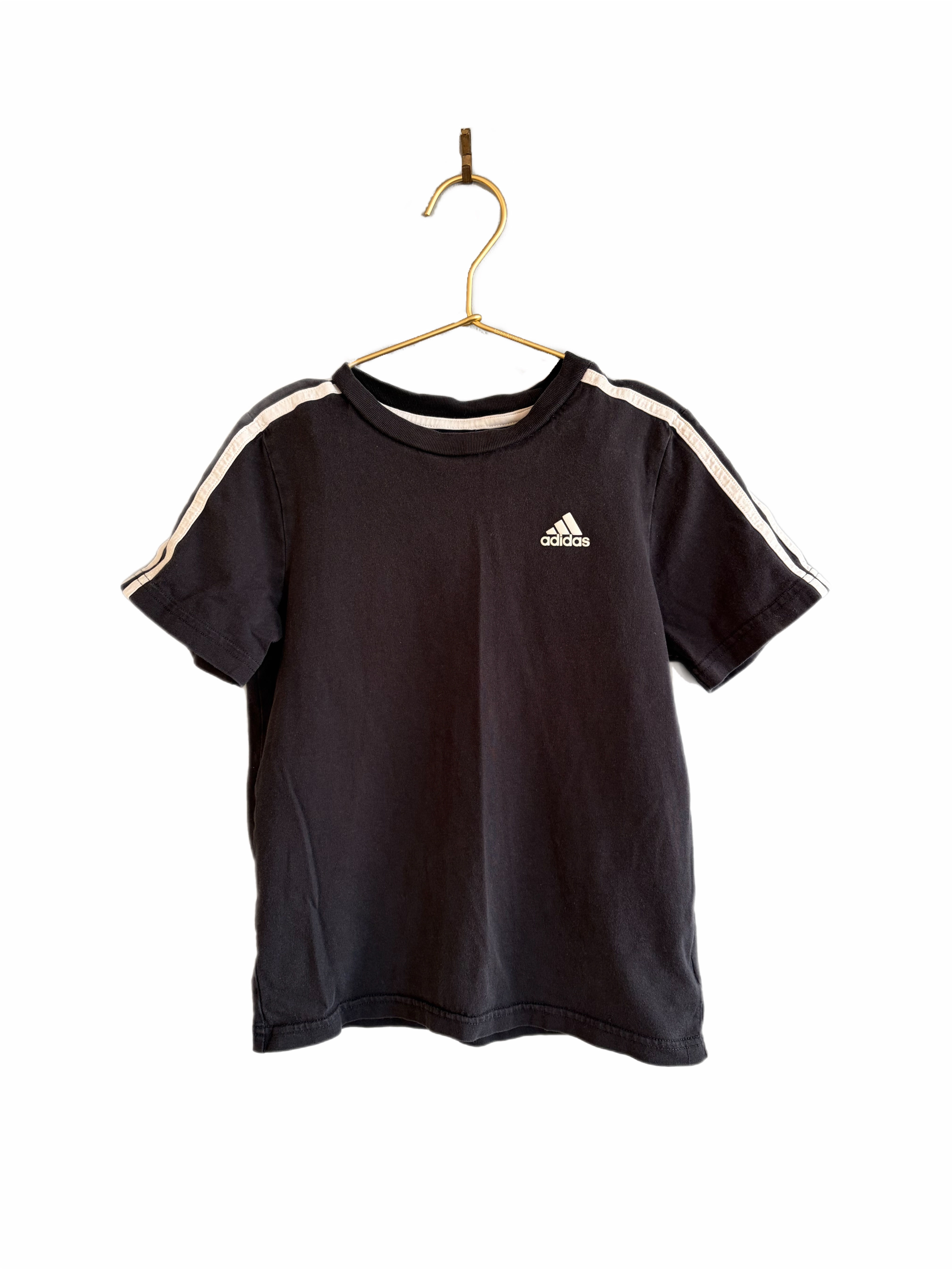 Adidas t-shirt 6Y