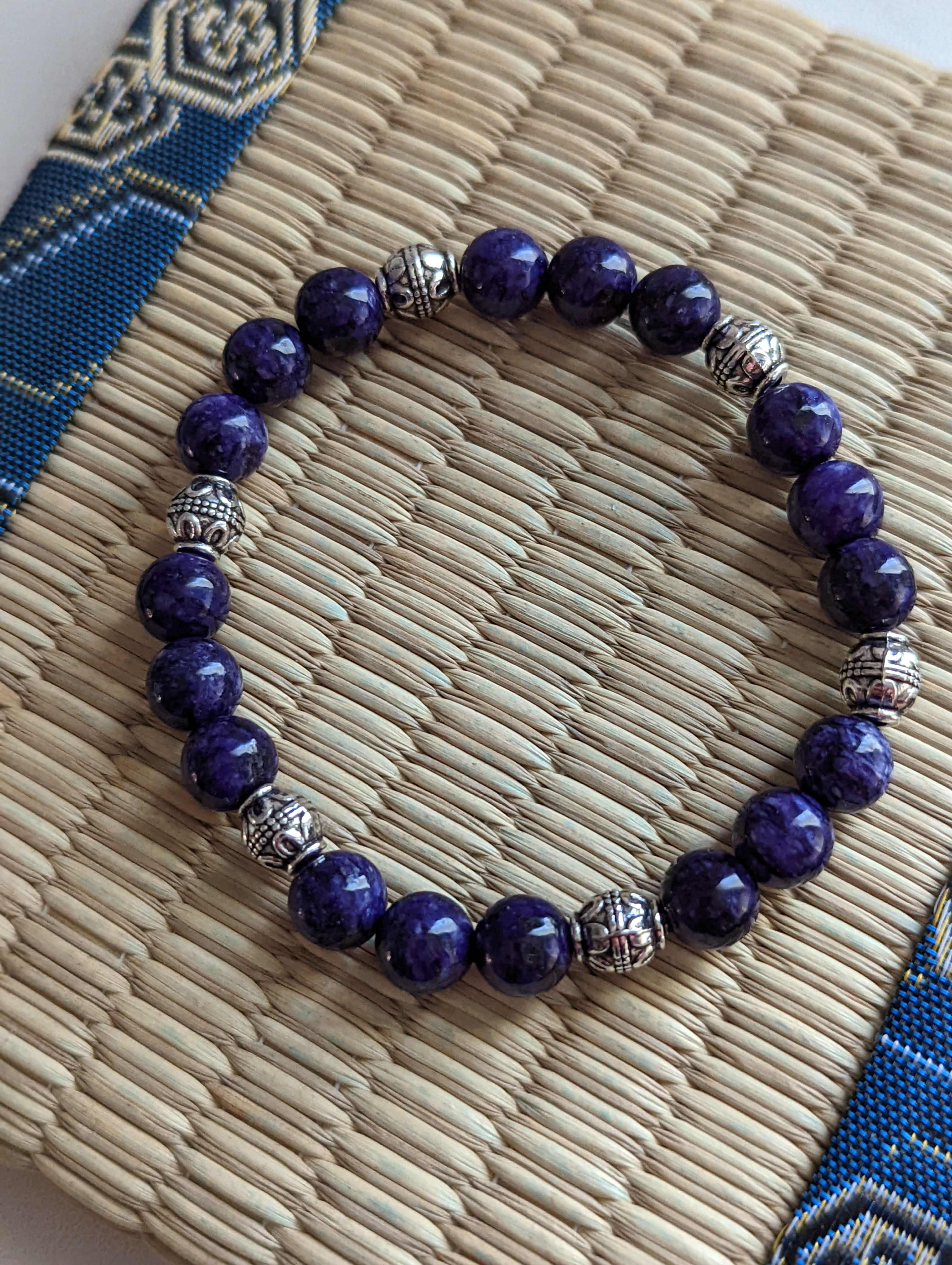 Bracelet en charoite, pierre anti-angoisse, anti-douleur pierre pour le sommeil