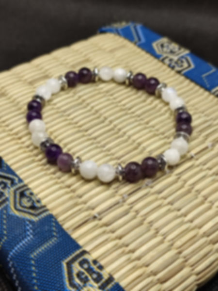 bracelet en améthyste, pierre de lune, bracelet apaisant, pour hyper actif