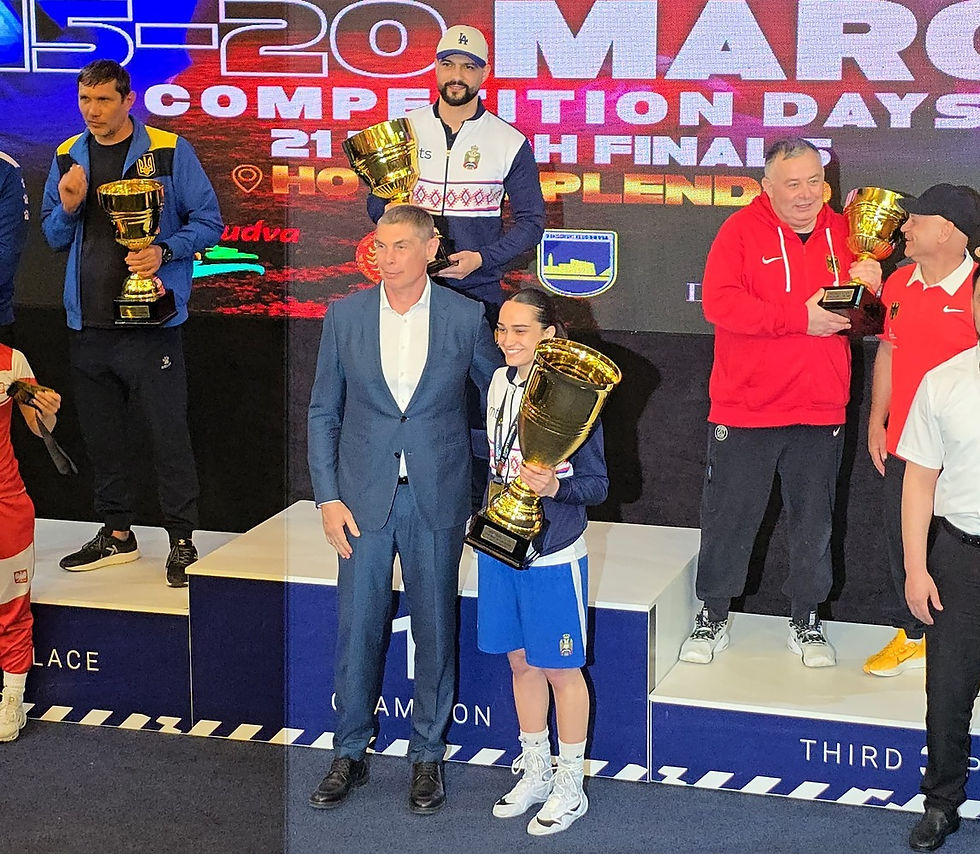 Predsednik BS Crne Gore Aleksandar Klemenko predao je pehar Sari Ćirković