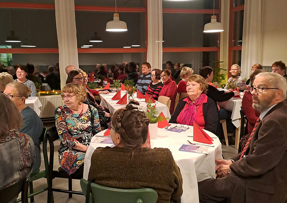 Tunnelmallinen pikkujoulu Paljakan korkeimmalla kohdalla