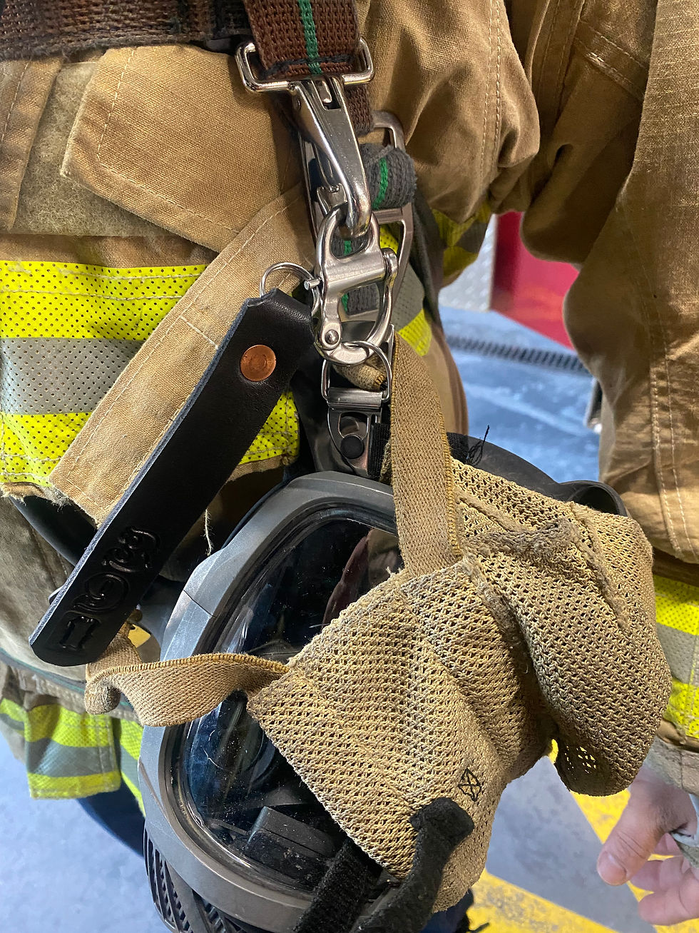 Thumbnail: SCBA MASK QUICK RELEASE SHACKLES