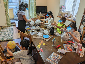 ピニャータづくり