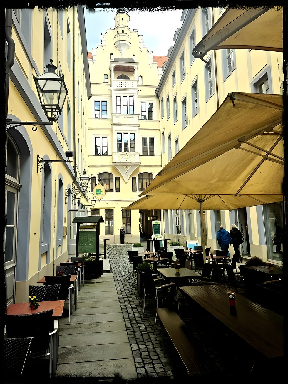 Peaceful Barthelshof pub just a few meters from the square