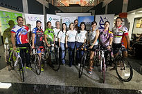 Familia de Rhaiza y ciclistas4 (1).jpg