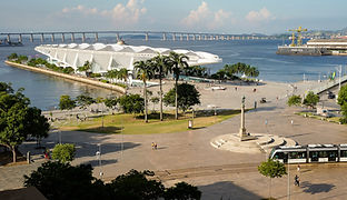 Samuel-MuseuDoAmanha_FachadaPraca.jpg