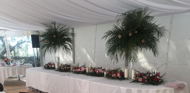 025LaFabriqueSAUVAGE-EvénementsMARIAGES-ThèmeTropical-MariageMoisDeMai-Pivoines-Roses-Pamp