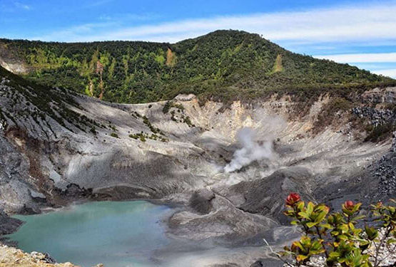 Tangkuban Parahu Bandung.jpeg
