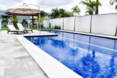 PISCINAS DE CONCRETO
Ter uma piscina em casa é o sonho de muitas pessoas em todo o mundo, a piscina é o espaço perfeito para relaxar e ter momentos de lazer com a famílias e amigos.
Na H2O Piscinas você vai encontrar o que há de melhor e mais moderno em Piscinas de Concreto.
Trabalhamos com os melhores revestimentos do mercado como: Cristal Pool, revestimento em Pedras Vulcânicas, Hijau, Aquamarine, revestimento Portinari e Atlas.