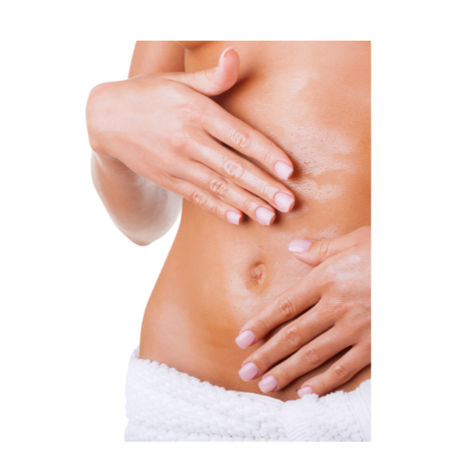 Une dame caresse son ventre