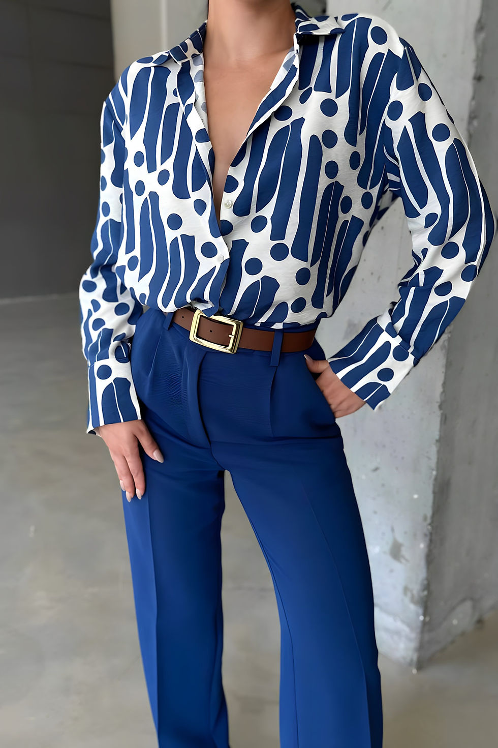 Küçük resim: SUIGAR Desenli V Yaka Şık Gömlek