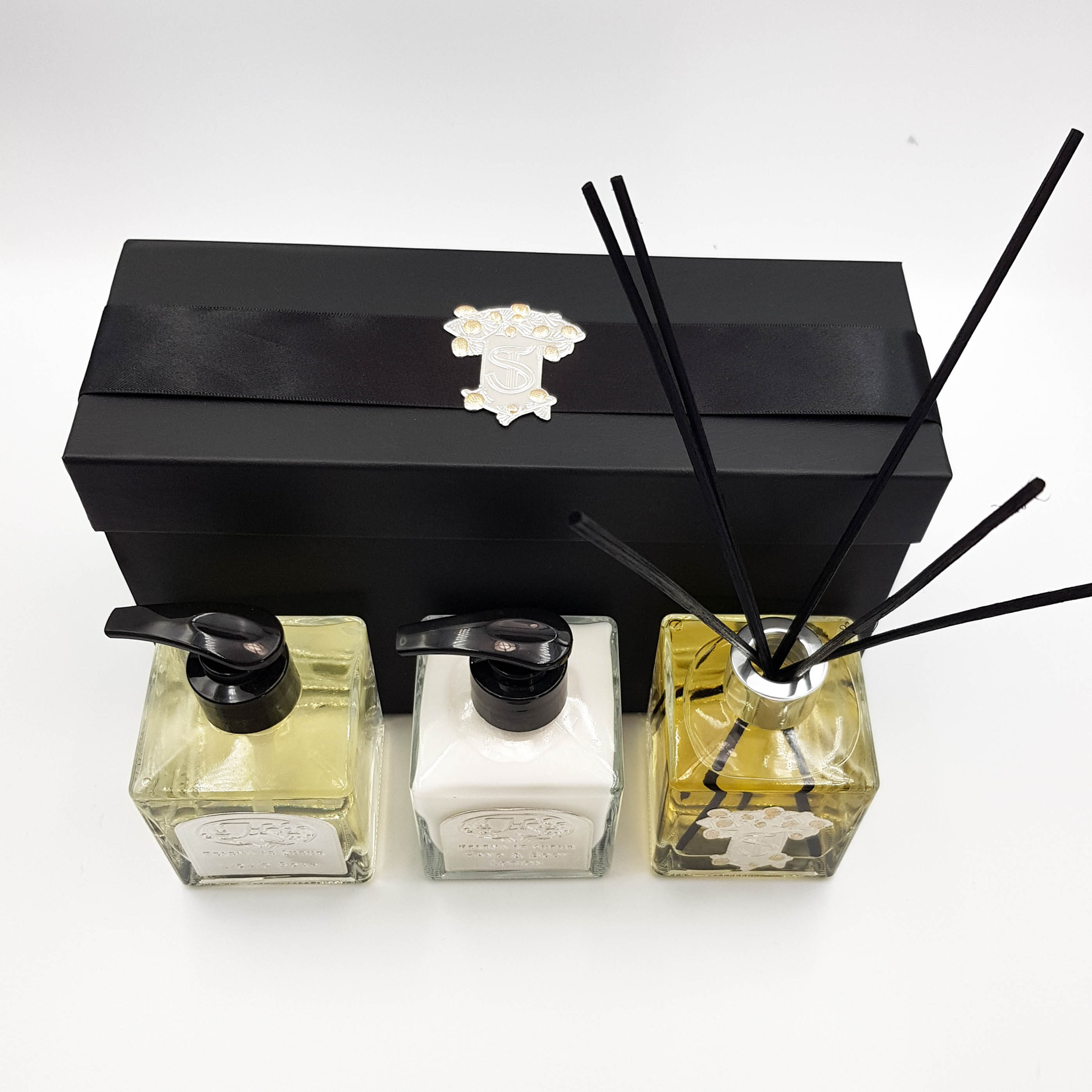 Gift Box with Liquid Soap, Lotion & Diffuser