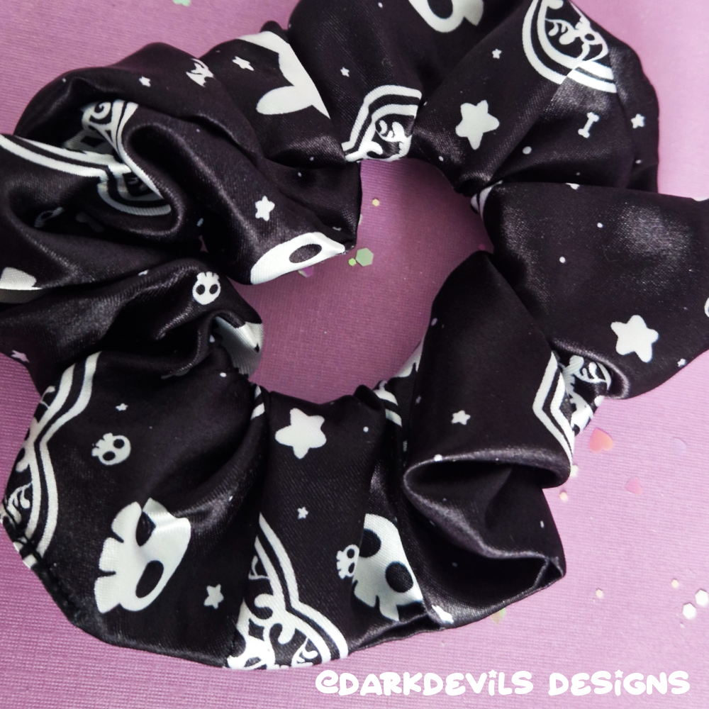 Planchette Scrunchie
