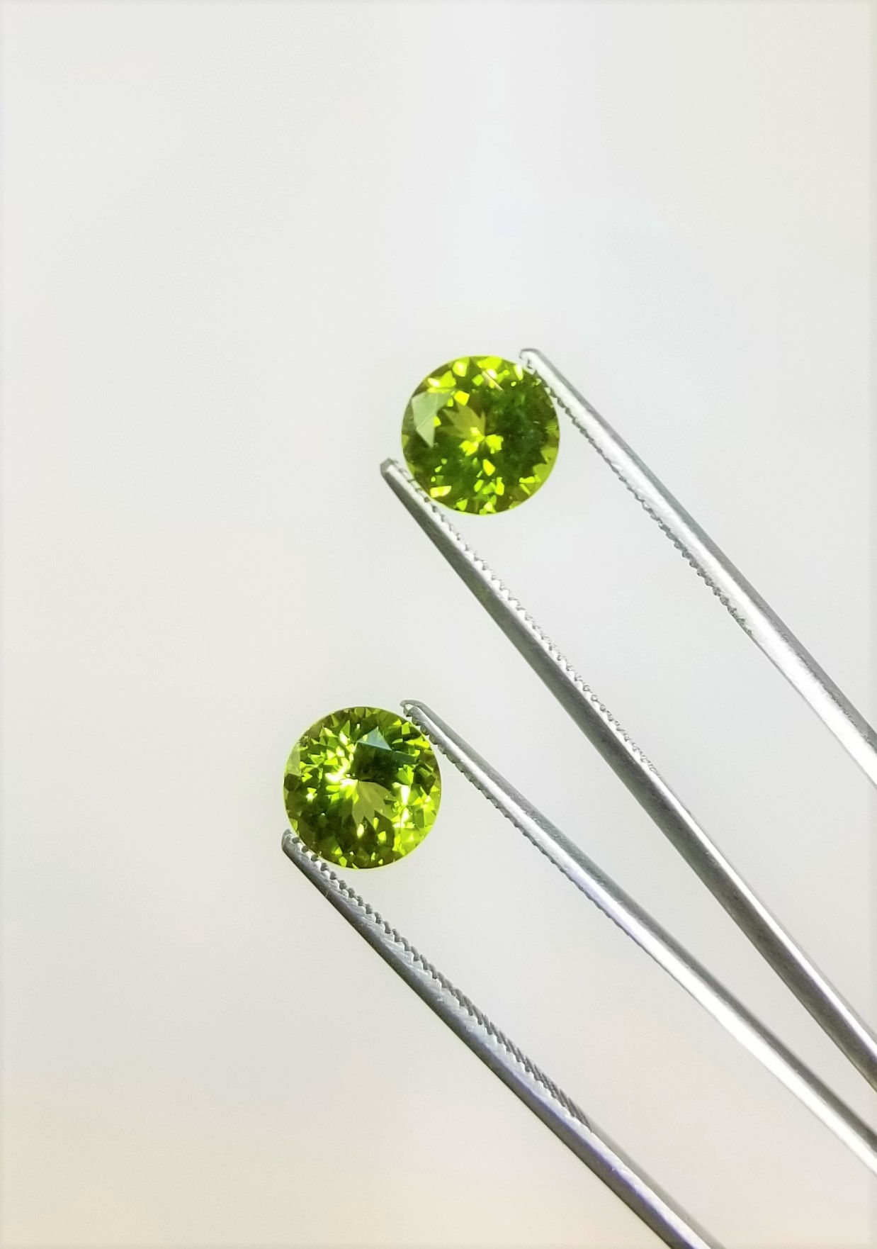 Peridot 3.95 cttw