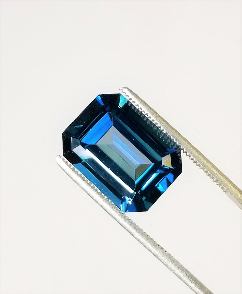 London Blue Topaz 12.59 ct