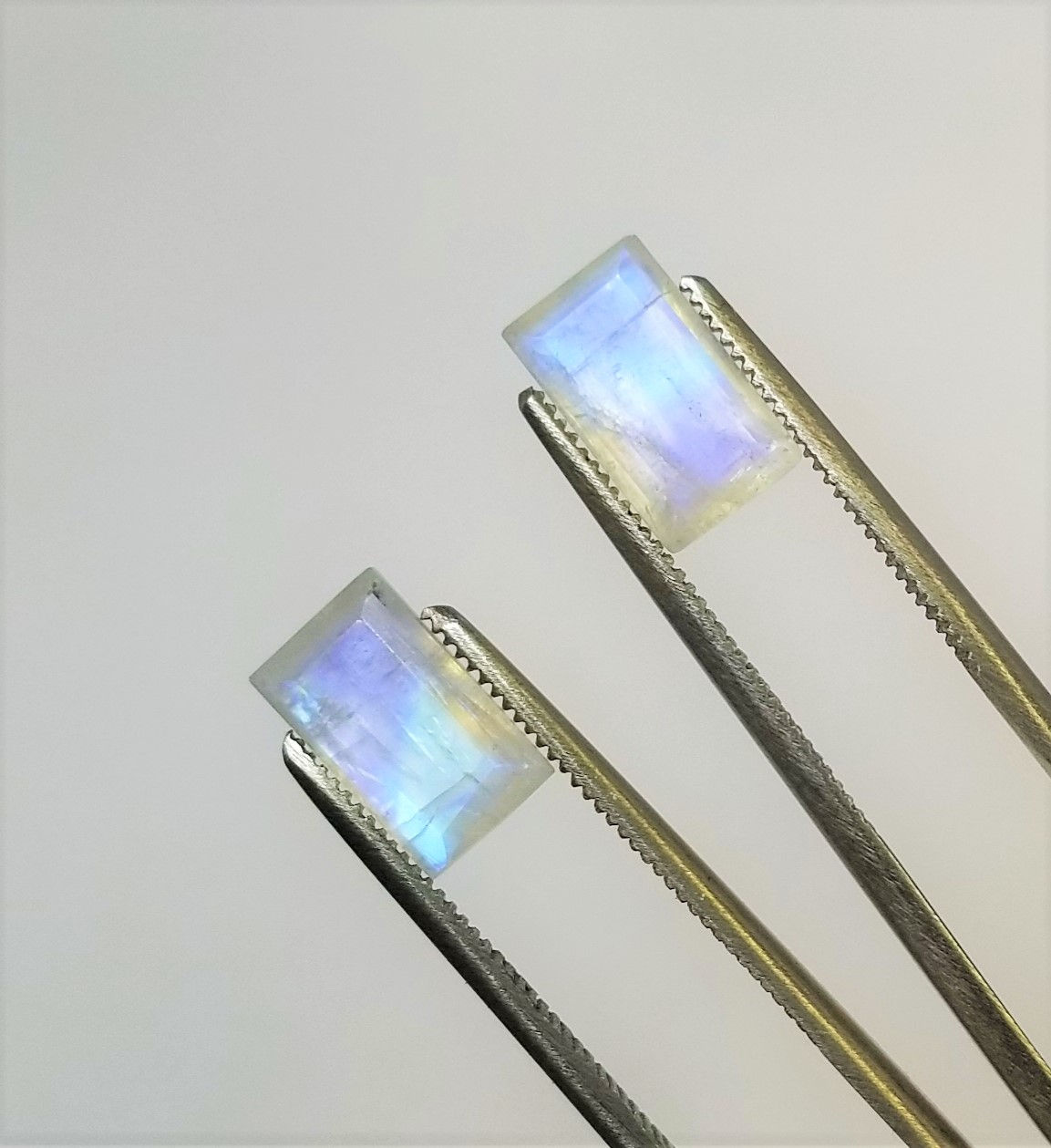 Rainbow Moonstone 4.88 cttw