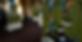 persona jugando realidad virtual mixta con sus amigos por medios de casco de realidad virtual de meta quest