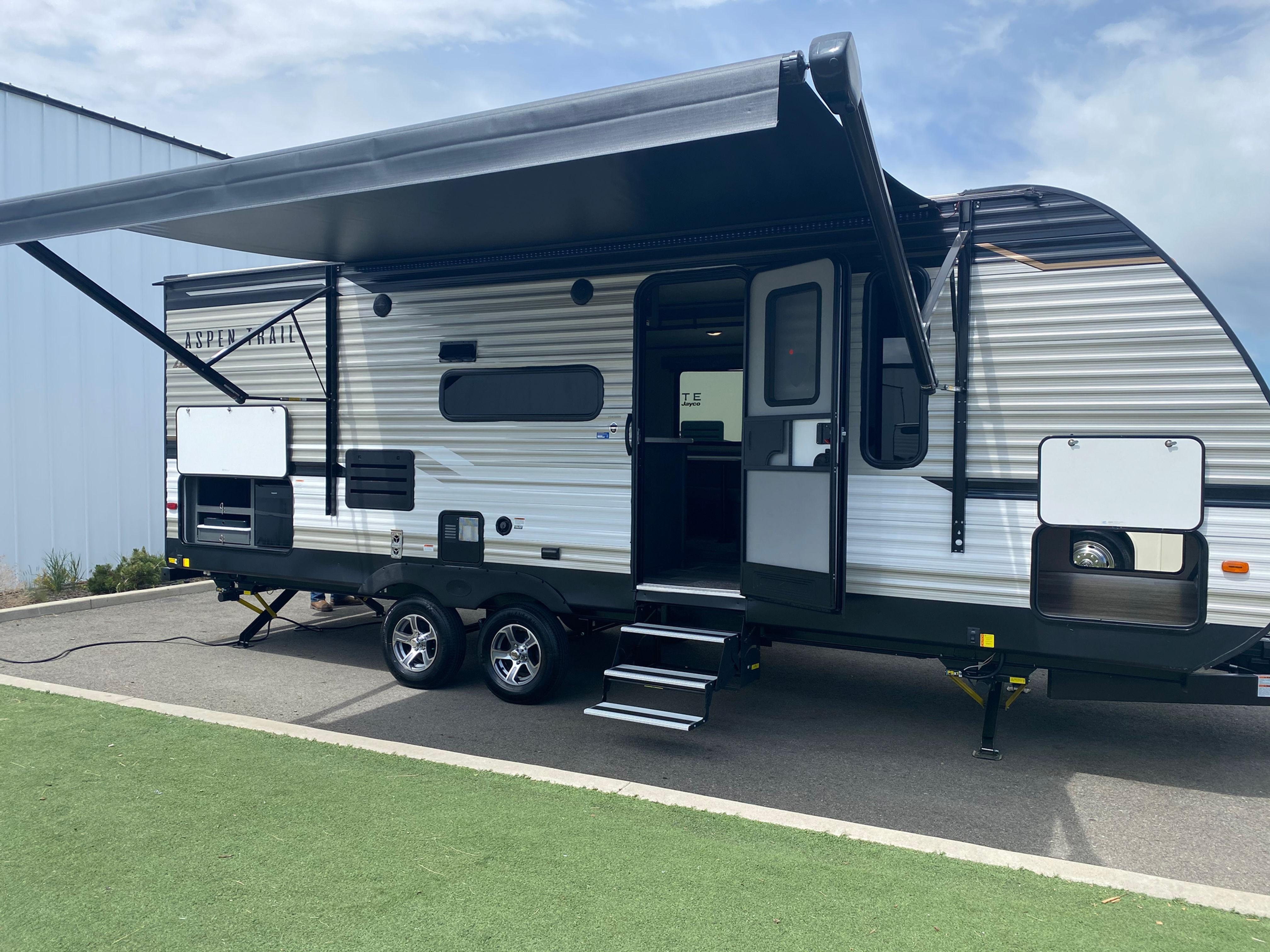 28' Aspen Trail Travel Trailer